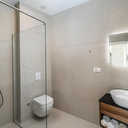 Villa Seaview Blue Lagoon With Private Pool, Jacuzzi, Media Room, 6 Bedrooms, 70m