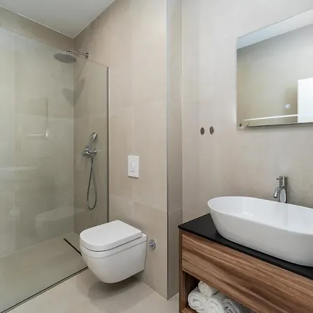 Villa Seaview Blue Lagoon With Private Pool, Jacuzzi, Media Room, 6 Bedrooms, 70m