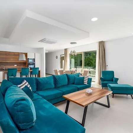 Seaview Blue Lagoon With Private Pool, Jacuzzi, Media Room, 6 Bedrooms, 70m