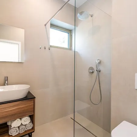 Villa Seaview Blue Lagoon With Private Pool, Jacuzzi, Media Room, 6 Bedrooms, 70m Pisak