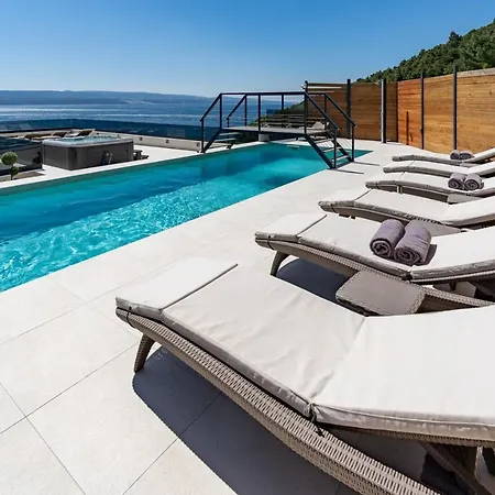 Seaview Blue Lagoon With Private Pool, Jacuzzi, Media Room, 6 Bedrooms, 70m *